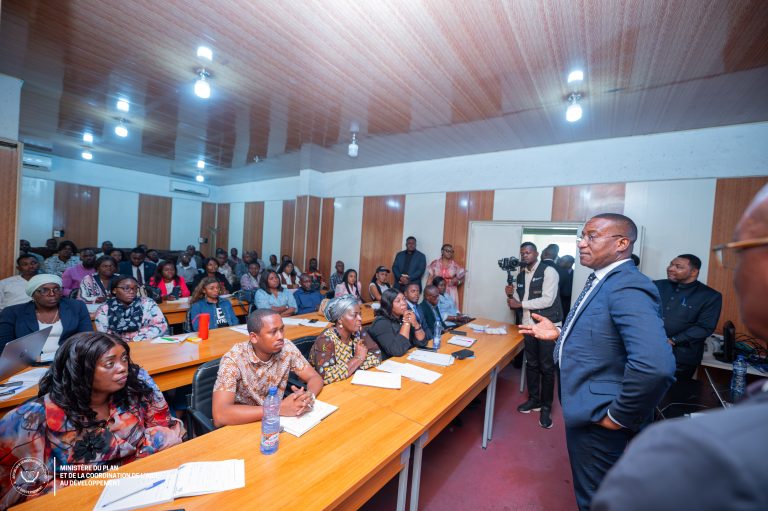 « Le pays a besoin de vous » : le VPM Guylain Nyembo encourage les agents du Ministère du Plan & CAD à renforcer leurs compétences