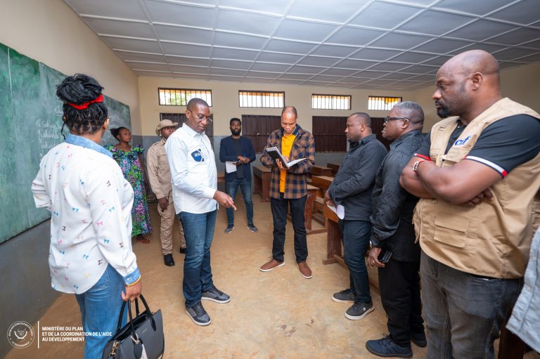 PDL-145T : « Les missions de terrain sont pour moi essentielles pour la coordination et surtout le contrôle de cet important programme », Guylain Nyembo, dans la zone CFEF au Kongo central