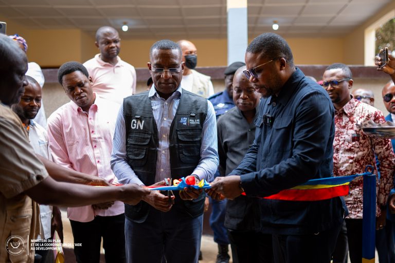 PDL-145T Au Kongo central, Guylain Nyembo procède à la remise officielle de nouveaux ouvrages pour faire respecter la parole du Président de la République